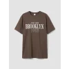 LCW Kids Kahverengi Standart Fit New York Baskılı Erkek Çocuk Tişört