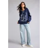 Defacto I0201AXNV241 Lacivert Oversize V Yaka Çizgili Yaka Detaylı Baskılı Sweatshirt