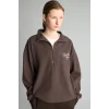 Defacto J1456AXBN151 Kahve Relaxed Fit Yarım Fermuarlı Nakışlı Selanik Kumaş Sweatshirt