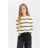D1392 Ekru Çizgili Fitted Bisiklet Yaka Triko Kazak