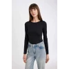 D3756 Siyah Slim Fit Dar Kesim Bisiklet Yaka Basic Düz Uzun Kollu Tişört
