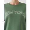 LCW Modest Yeşil Bisiklet Yaka New York Baskılı Kadın Kalın Sweatshirt Tunik