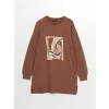 LCWAIKIKI Basic Kahverengi Bisiklet Yaka Baskılı Oversize Kadın Sweatshirt Tunik