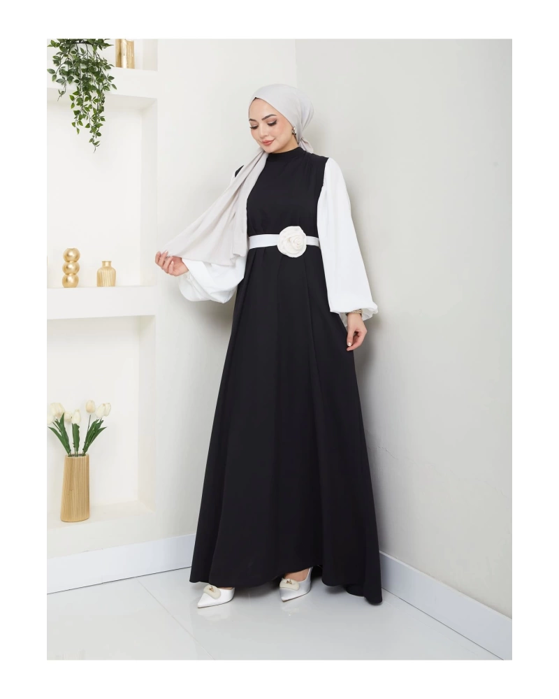 KADIN TESETTÜR KOLU BEYAZ ELBİSE ÇİÇEKLİ TOKA SİYAH ELBİSE