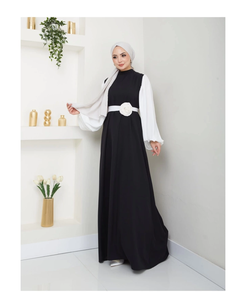 KADIN TESETTÜR KOLU BEYAZ ELBİSE ÇİÇEKLİ TOKA SİYAH ELBİSE