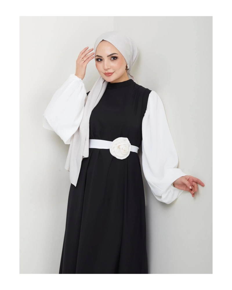 KADIN TESETTÜR KOLU BEYAZ ELBİSE ÇİÇEKLİ TOKA SİYAH ELBİSE
