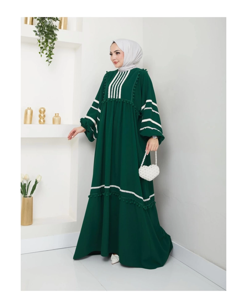 KADIN TESETTÜR DANTELLİ ŞERİT ELBİSE ZÜMRÜT