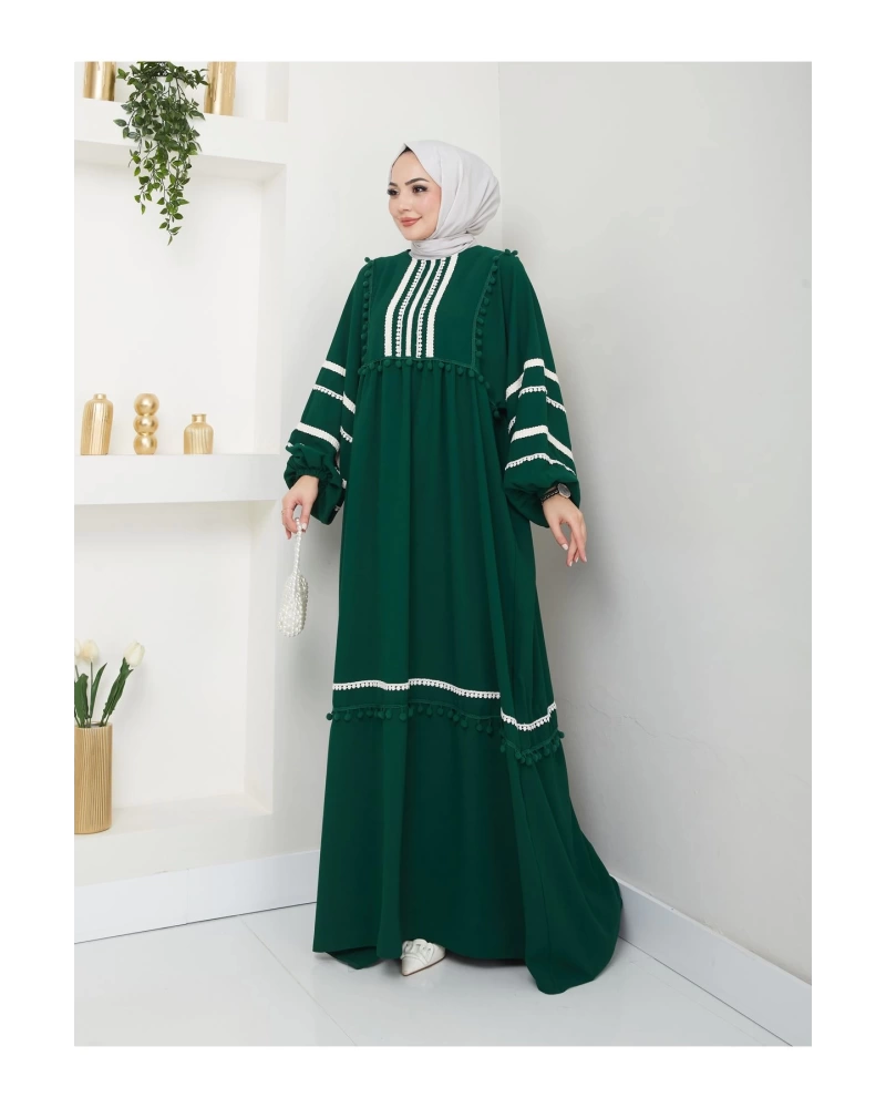 KADIN TESETTÜR DANTELLİ ŞERİT ELBİSE ZÜMRÜT