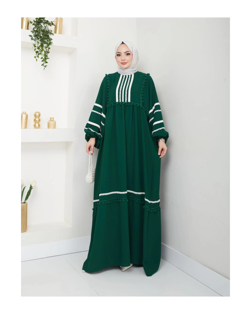 KADIN TESETTÜR DANTELLİ ŞERİT ELBİSE ZÜMRÜT