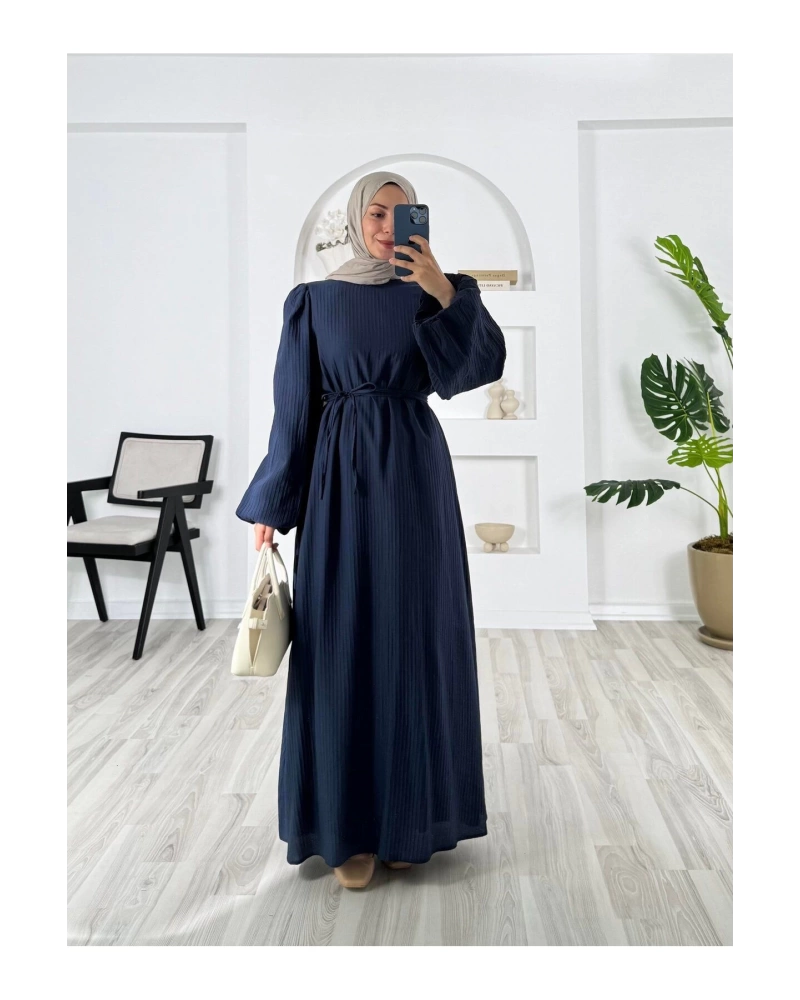PİLİSELİ VRN POLYESTER KUMAŞ ASTARLI -BALON KOL HAKIM YAKA KEMERLİ ELBİSE