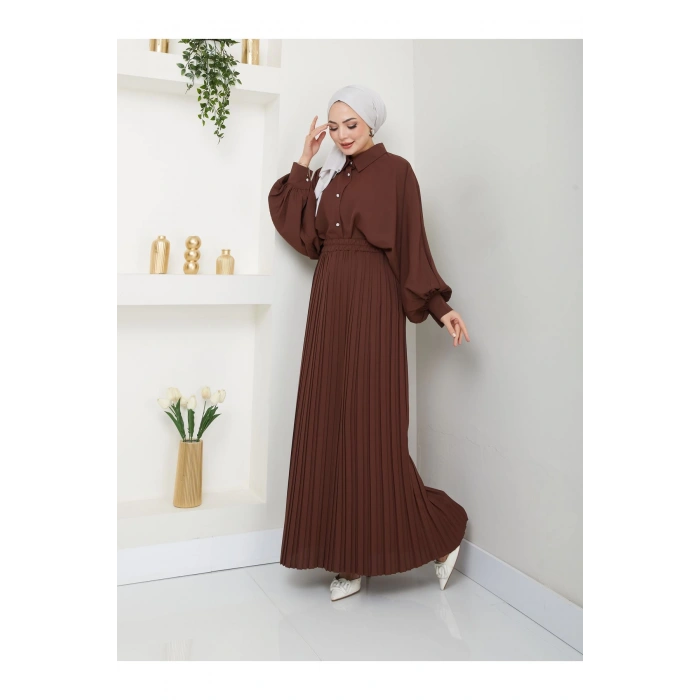 ETEĞİ PLİSELİ  GÖMLEKLI YAKA TESETTÜR TAKIM KAHVE