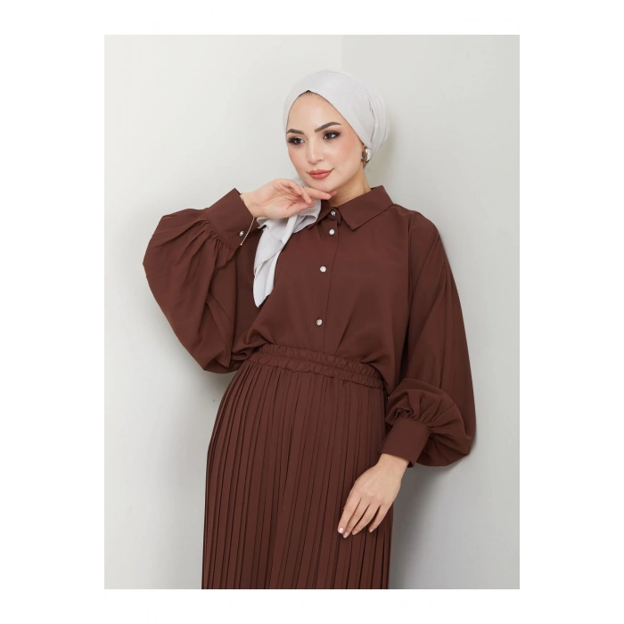 ETEĞİ PLİSELİ  GÖMLEKLI YAKA TESETTÜR TAKIM KAHVE