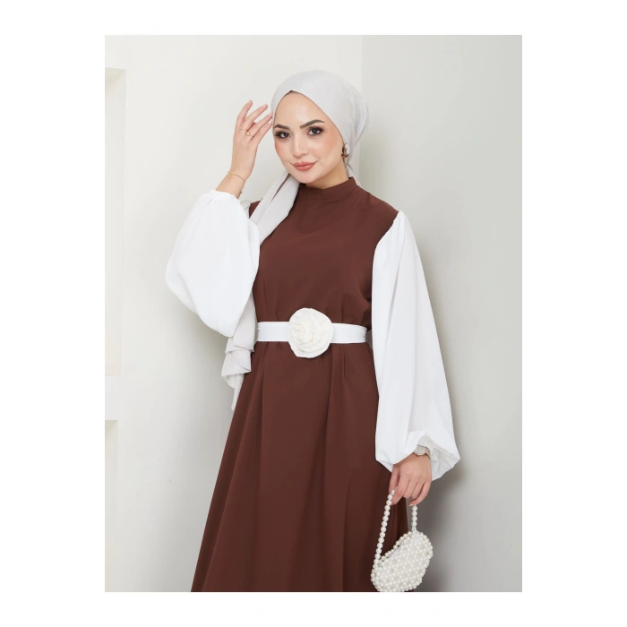 KADIN TESETTÜR KOLU BEYAZ ELBİSE ÇİÇEKLİ TOKA KAHVE ELBİSE