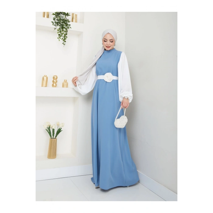 KADIN TESETTÜR KOLU BEYAZ ELBİSE ÇİÇEKLİ TOKA MAVİ ELBİSE