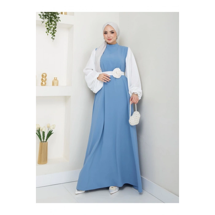 KADIN TESETTÜR KOLU BEYAZ ELBİSE ÇİÇEKLİ TOKA MAVİ ELBİSE