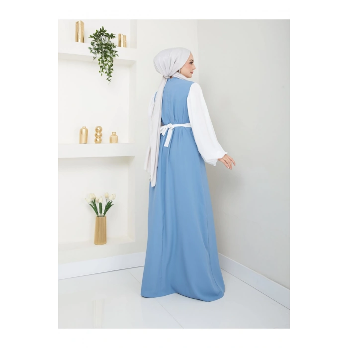 KADIN TESETTÜR KOLU BEYAZ ELBİSE ÇİÇEKLİ TOKA MAVİ ELBİSE
