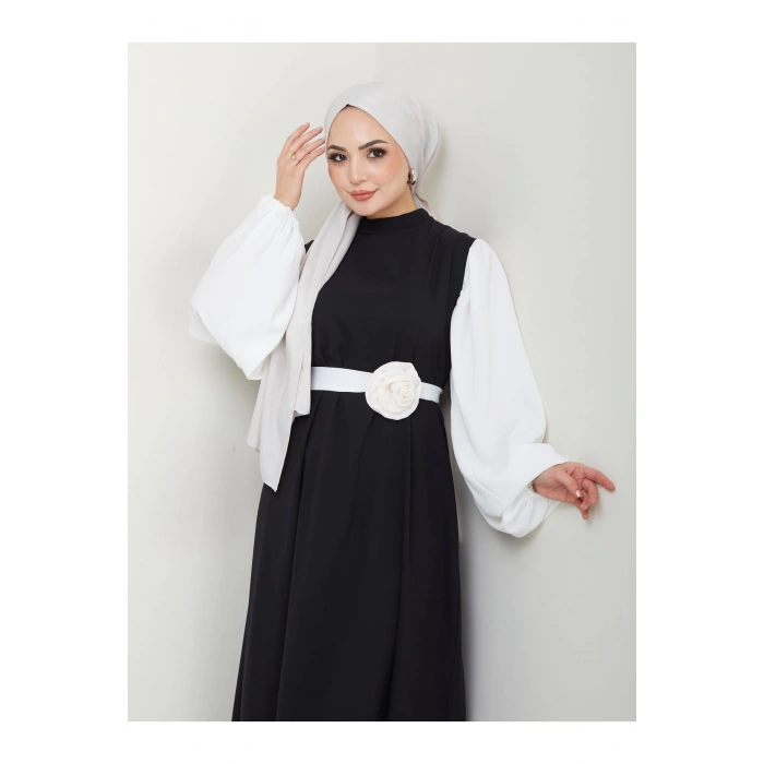 KADIN TESETTÜR KOLU BEYAZ ELBİSE ÇİÇEKLİ TOKA SİYAH ELBİSE