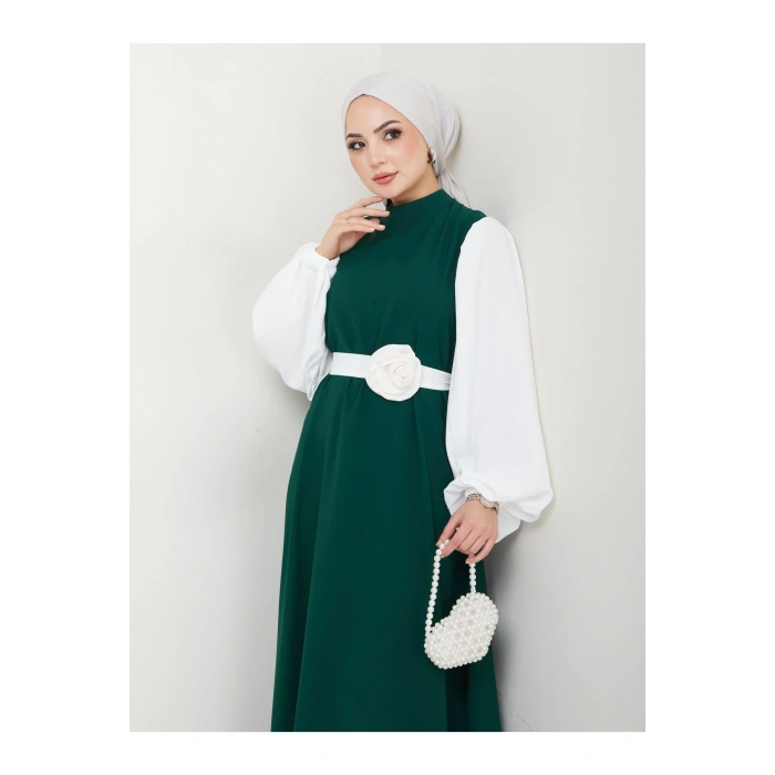 KADIN TESETTÜR KOLU BEYAZ ELBİSE ÇİÇEKLİ TOKA ZÜMEÜT ELBİSE