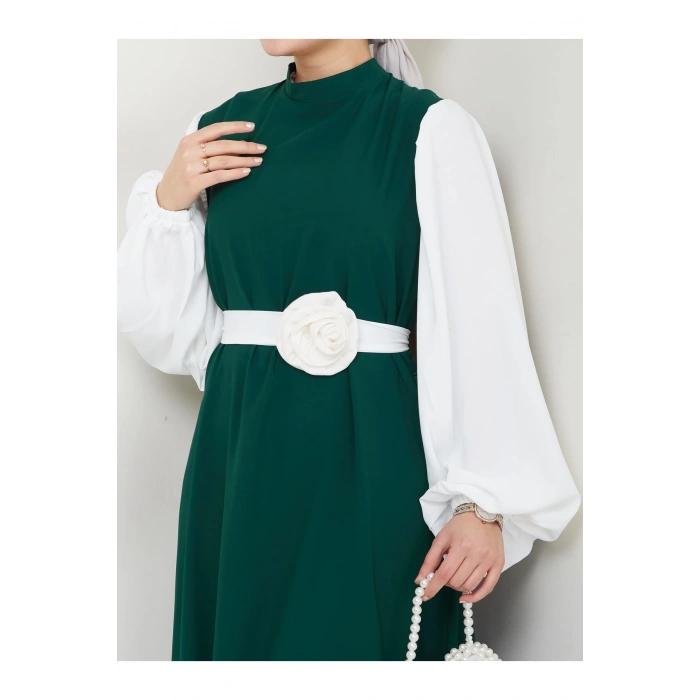 KADIN TESETTÜR KOLU BEYAZ ELBİSE ÇİÇEKLİ TOKA ZÜMEÜT ELBİSE