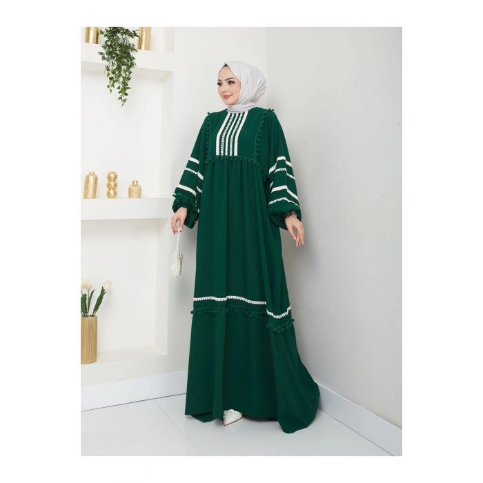 KADIN TESETTÜR DANTELLİ ŞERİT ELBİSE ZÜMRÜT