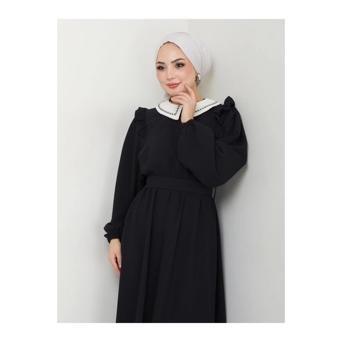 KADIN TESETTÜR YAKASI NAKİŞLİ ELBİSE SİYAH