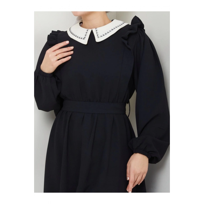 KADIN TESETTÜR YAKASI NAKİŞLİ ELBİSE SİYAH