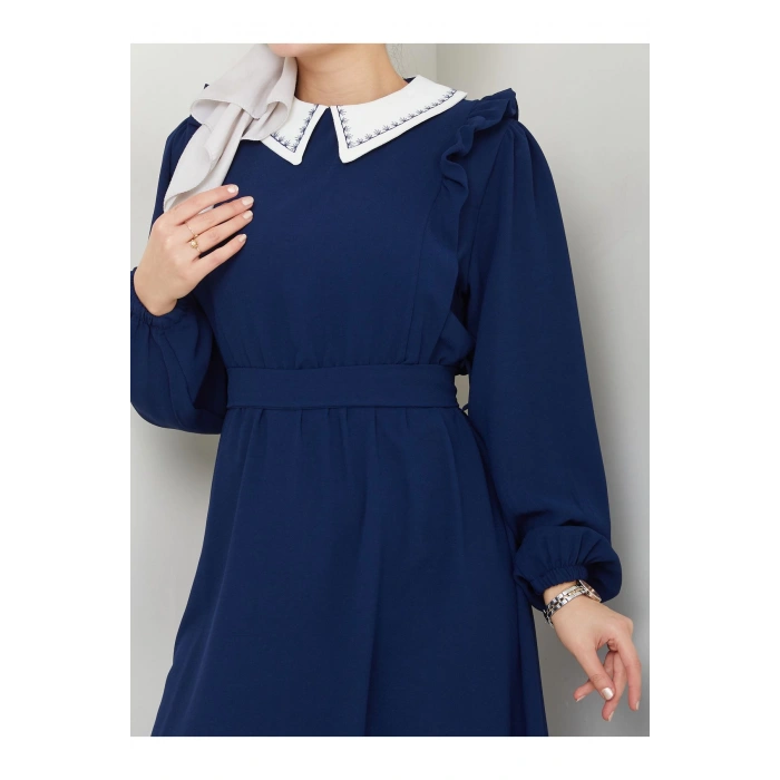 KADIN TESETTÜR YAKASI NAKİŞLİ ELBİSE LACİVERT