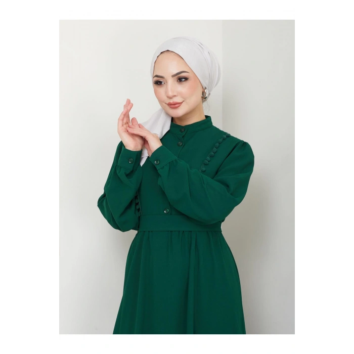 KADIN TESETTÜR DANTELLİ ŞERİT ELBİSE ZÜMRÜT