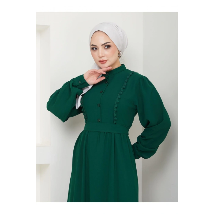 KADIN TESETTÜR DANTELLİ ŞERİT ELBİSE ZÜMRÜT