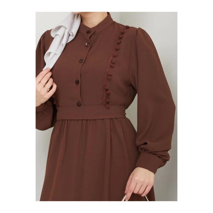 KADIN TESETTÜR DANTELLİ ŞERİT ELBİSE KAHVE