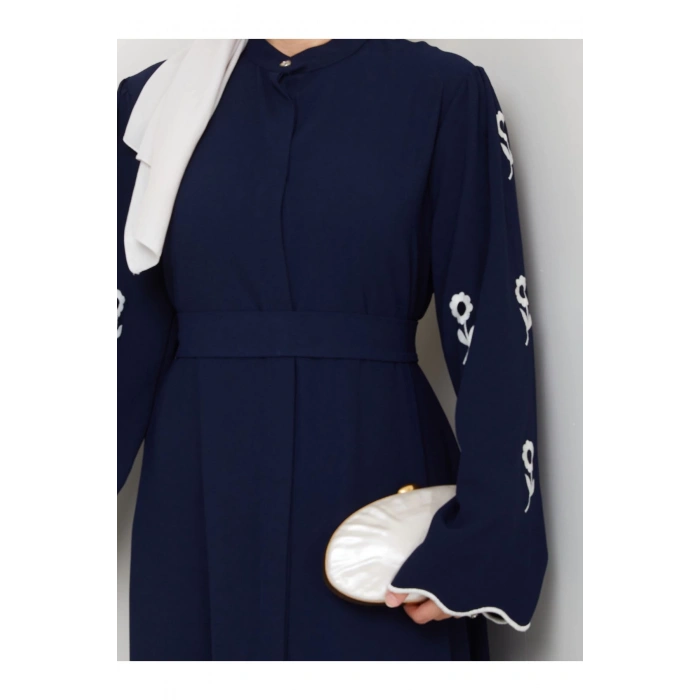 KOLU ÇİÇEK NAKIŞ DETAYLI TESETTÜR KADIN ABİYE ELBİSE LACİVERT