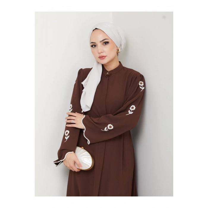 KOLU ÇİÇEK NAKIŞ DETAYLI TESETTÜR KADIN ABİYE ELBİSE KAHVE