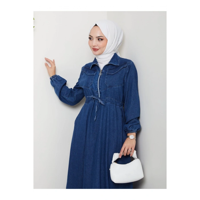 ÖNÜ FERMUARLI CEO DETAYLI MAVİ KOT ELBİSE TESETTÜR