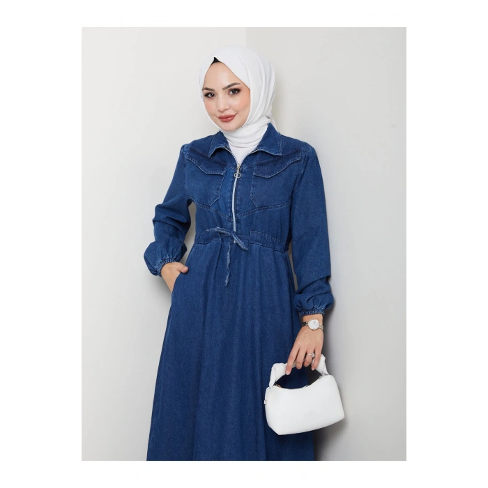 ÖNÜ FERMUARLI CEO DETAYLI MAVİ KOT ELBİSE TESETTÜR