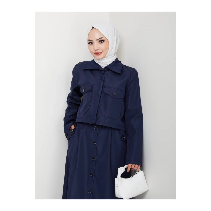 DÜĞMELİ DETAYLI CEPLİ TRENÇKOT ETEKLİ TAKIM TESETTÜR TAKIM LACİVERT