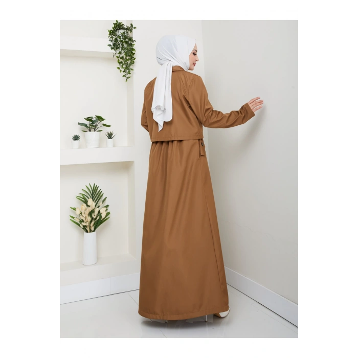 DÜĞMELİ DETAYLI CEPLİ TRENÇKOT ETEKLİ TAKIM TESETTÜR TAKIM KAHVE