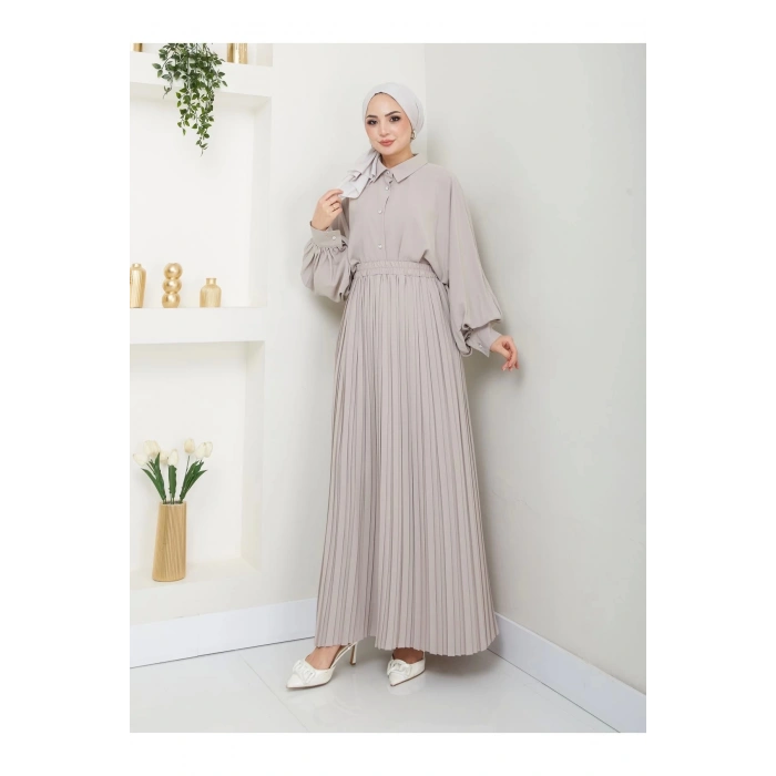 ETEĞİ PLİSELİ  GÖMLEKLI YAKA TESETTÜR TAKIM BEJ