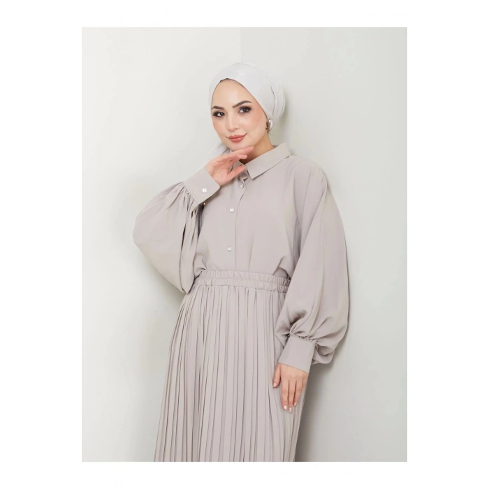 ETEĞİ PLİSELİ  GÖMLEKLI YAKA TESETTÜR TAKIM BEJ