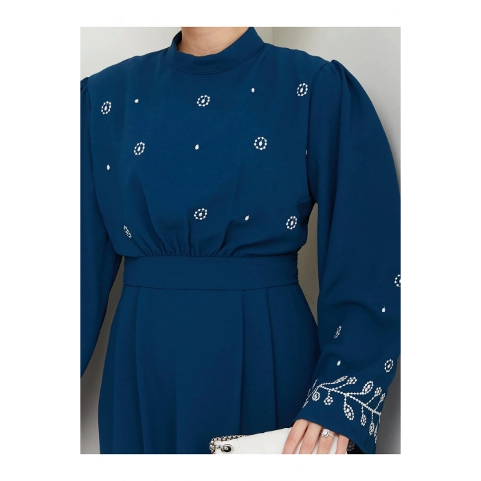 KADIN TESETTÜR NAKİŞLİ ELBİSE BALAMALI