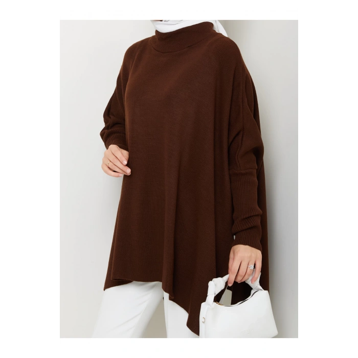 KADIN TESETTÜR TRİKO OVERSİZE KAZAK YANLARI YIRTMAÇLI KAHVERENGİ