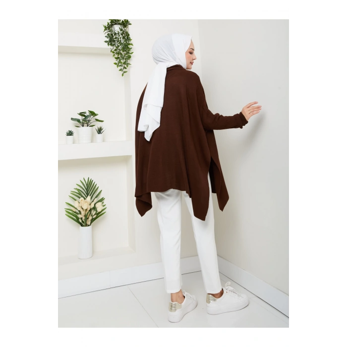 KADIN TESETTÜR TRİKO OVERSİZE KAZAK YANLARI YIRTMAÇLI KAHVERENGİ