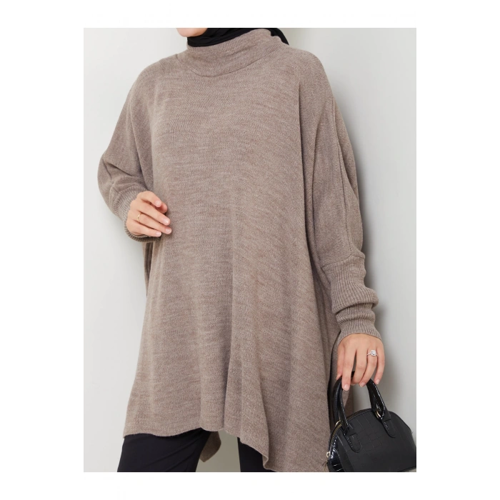 KADIN TESETTÜR TRİKO OVERSİZE KAZAK YANLARI YIRTMAÇLI BİSKÜVİ