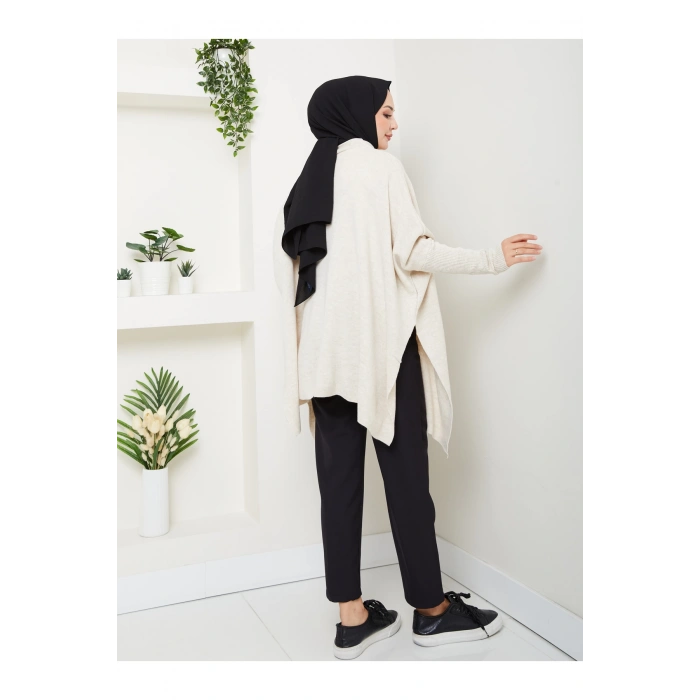 KADIN TESETTÜR TRİKO OVERSİZE KAZAK YANLARI YIRTMAÇLI BEJ