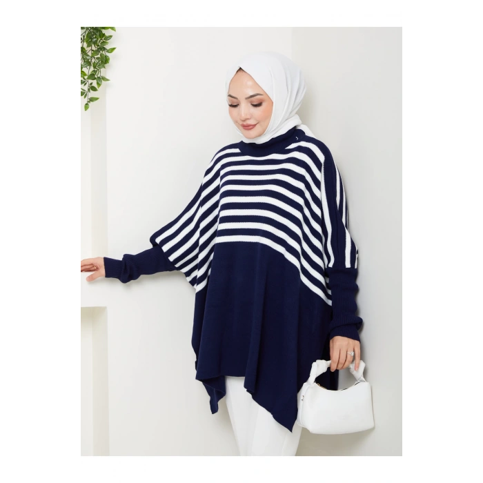 KADIN TESETTÜR ÇİZGİLİ DESENLİ TRİKO OVERSİZE KAZAK YANLARI YIRTMAÇLI LACİVERT