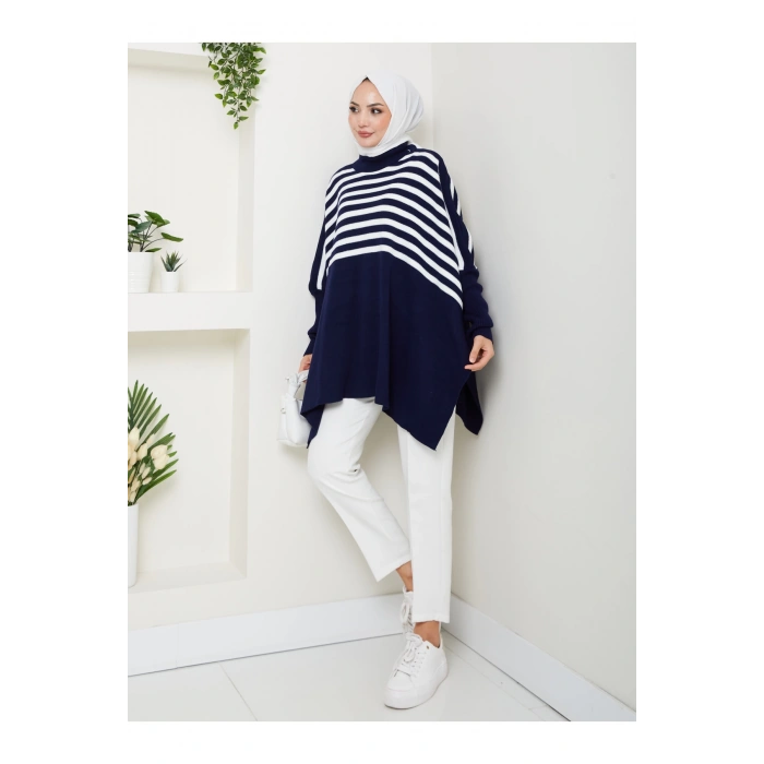KADIN TESETTÜR ÇİZGİLİ DESENLİ TRİKO OVERSİZE KAZAK YANLARI YIRTMAÇLI LACİVERT