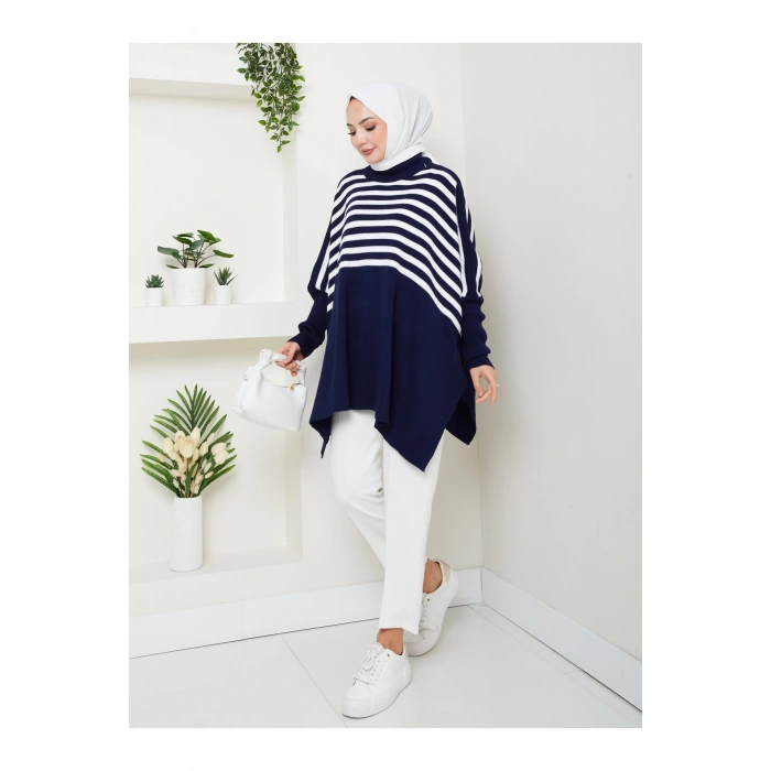 KADIN TESETTÜR ÇİZGİLİ DESENLİ TRİKO OVERSİZE KAZAK YANLARI YIRTMAÇLI LACİVERT