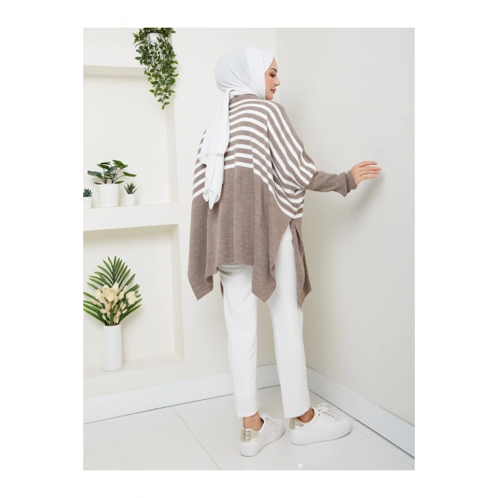 KADIN TESETTÜR ÇİZGİLİ DESENLİ TRİKO OVERSİZE KAZAK YANLARI YIRTMAÇLI TAŞ