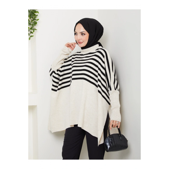 KADIN TESETTÜR ÇİZGİLİ DESENLİ TRİKO OVERSİZE KAZAK YANLARI YIRTMAÇLI BEJ