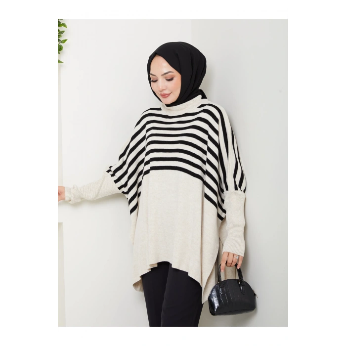 KADIN TESETTÜR ÇİZGİLİ DESENLİ TRİKO OVERSİZE KAZAK YANLARI YIRTMAÇLI BEJ