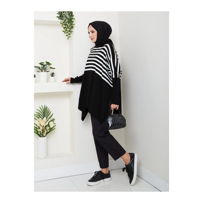 KADIN TESETTÜR ÇİZGİLİ DESENLİ TRİKO OVERSİZE KAZAK YANLARI YIRTMAÇLI SİYAH